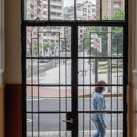 Indautxu Metro Next Stop بلباو