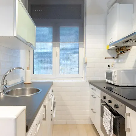 Indautxu Metro Next Stop アパート *