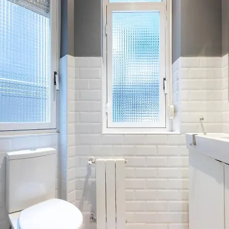 Indautxu Metro Next Stop ビルバオ